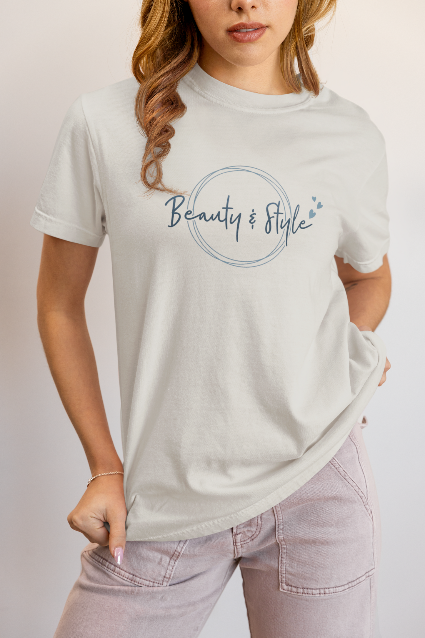 Elyx "Beauty & Style" Elegant Graphic Tee - Minimalist Script Design for Women