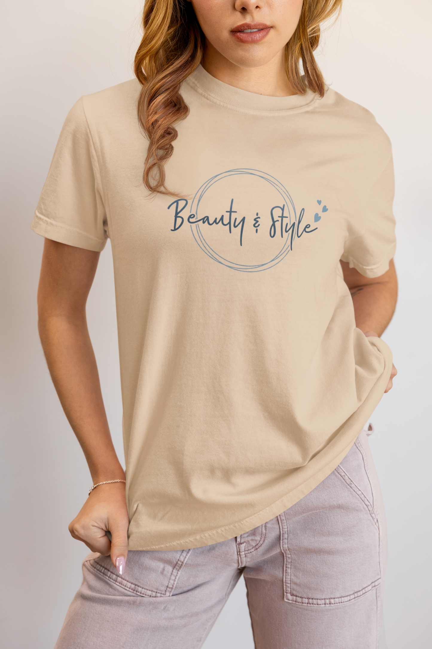 Elyx "Beauty & Style" Elegant Graphic Tee - Minimalist Script Design for Women